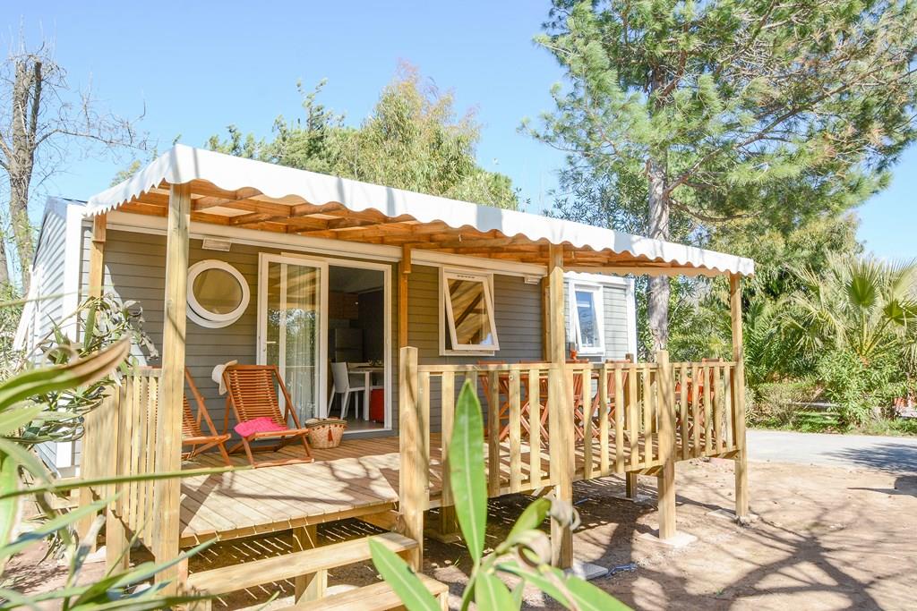 Mobil-home COTTAGE  LUXE  2018 32m² / 3 chambres - terrasse couverte + climatisation + lave-vaisselle: Draps,balnéo,wifi,ménage,plancha inclus