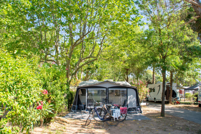 Emplacement : Voiture + Tente Ou Caravane + Électricité 10A