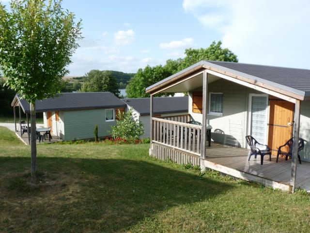 Location - Chalet 28M² (2 Chambres) Avec Terrasse Couverte - Camping Les Coteaux du Lac