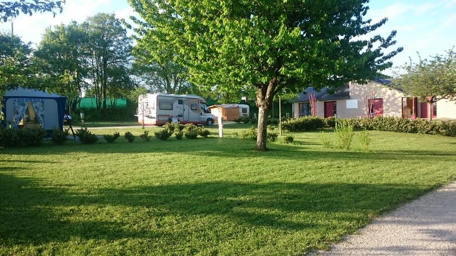 Emplacement - Forfait (1 Tente, Caravane Ou Camping-Car / 1 Voiture) - Camping Les Coteaux du Lac