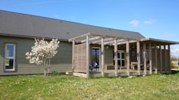 Mietunterkunft - Chalet Horizon 85M² (4 Zimmer) + Überdachte Terrasse - Le Parc Des Coteaux - Camping Les Coteaux du Lac