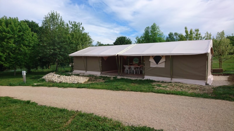 Bungalowtent Gemeubileerde Canada XXL 10 pers. 64m² (5  slaapkamers) + overdekt terras