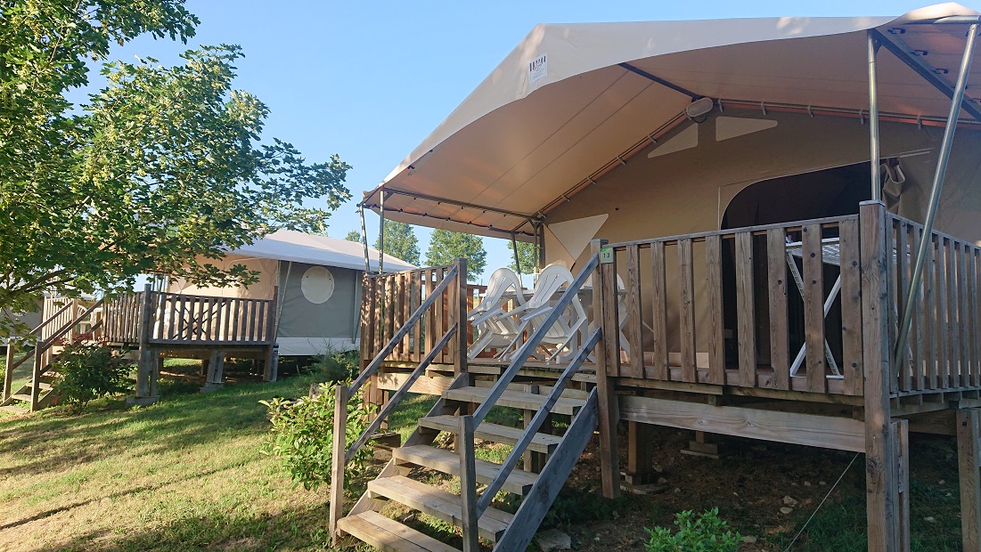 Location - Bungalow Toilé Meublé Canada 20M² (2 Chambres) + Terrasse Couverte - Camping Les Coteaux du Lac