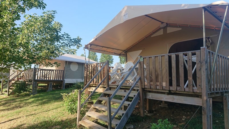 Bungalowtent Canada  20m² (2 kamers) met overdekt terras