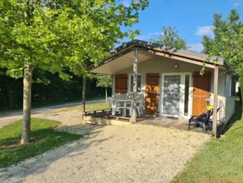 Mietunterkunft - Hütte Behindertengerecht 4 Pers. 28M2 - 2 Schlafzimmer - Überdachte Terrasse - Camping Les Coteaux du Lac