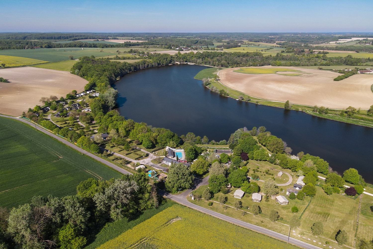 Camping Les Coteaux du Lac — Photo 1