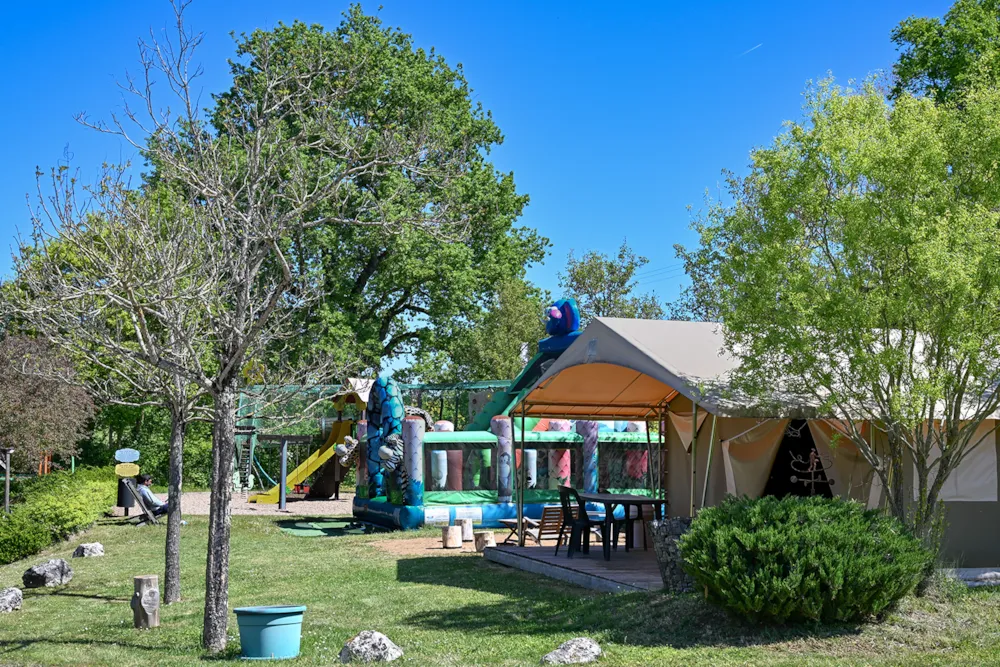 Camping Les Coteaux du Lac