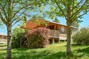 Mietunterkunft - Zeltbungalow Canada 20M² (2 Zimmer) + Überdachte Terrasse - Camping Les Coteaux du Lac