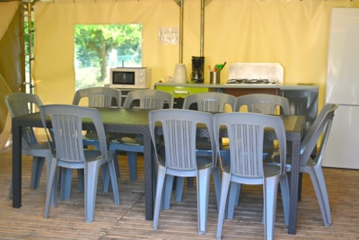 Canvas furnished bungalow Canada XXL 10 pers. 64m² (5 bedrooms) with sheltered terrace