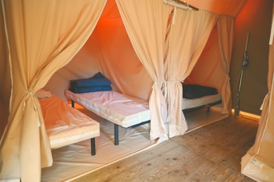 Canvas furnished bungalow Canada XXL 10 pers. 64m² (5 bedrooms) with sheltered terrace