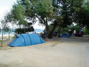 Kampeerplaats(en) - Standplaats Klein Tentje - Villaggio Camping Capo Ferrato - Costa Rei