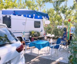 Parcela - Parcela + Caravana + Coche (L Azul) - Camping Caravaning Playa Tropicana