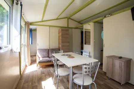 Huuraccommodatie(s) - Chalet Atlantis 5 Places 30 M2 Plus Terrasse Couverte, Avec Sanitaires , Chauffage , Tv, Salon De Jardin, Barbecue - Camping LES OMBRAGES