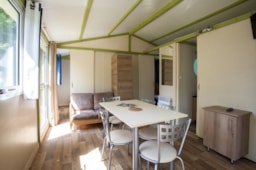 Mietunterkunft - Chalet Atlantis 5 Places 30 M2 Plus Terrasse Couverte, Avec Sanitaires , Chauffage , Tv, Salon De Jardin, Barbecue - Camping LES OMBRAGES