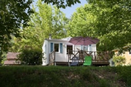 Accommodation - Mobil-Home Avec Terrasse 25 M2 Avec Sanitaires, Tv, Chauffage, Salon De Jardin, Barbecue, Parasol - Camping LES OMBRAGES