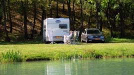 Emplacement Bord de lac tente, caravane ou camping car