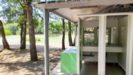 Emplacement Bord de lac tente, caravane ou camping car