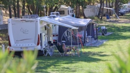 Emplacement Bord de lac tente, caravane ou camping car