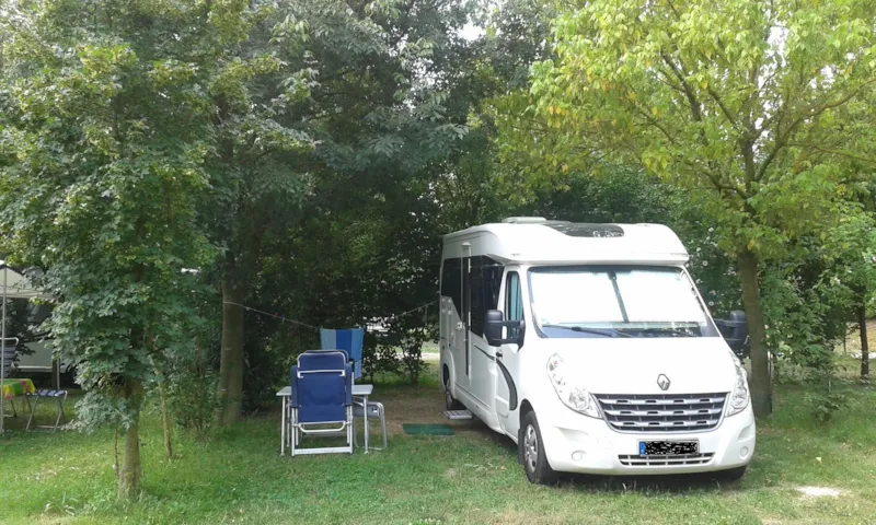 Emplacement Caravane Ou Camping Car Ou Caravane Pliante