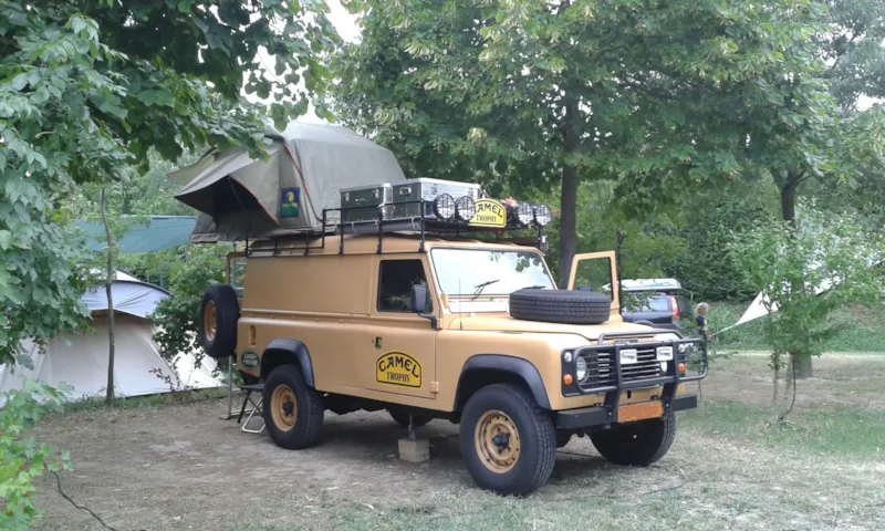 Emplacement Caravane Ou Camping Car Ou Caravane Pliante