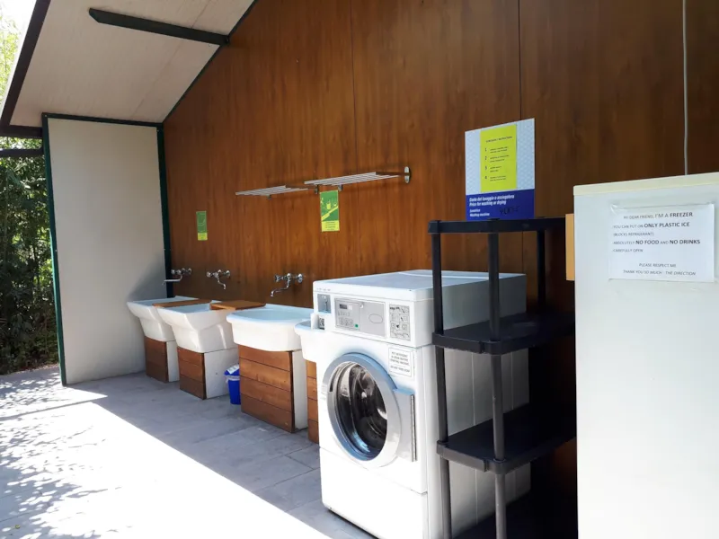 Emplacement Caravane Ou Camping Car Ou Caravane Pliante