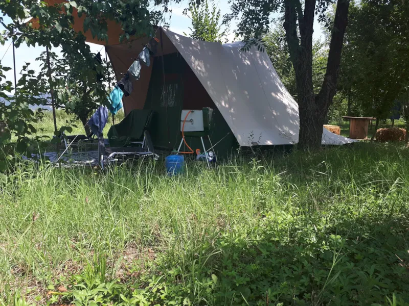 Emplacement Caravane Ou Camping Car Ou Caravane Pliante