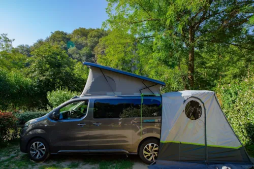 Pitch - Pitch: Car + Tent/Caravan Or Camping-Car + Electricity 16A - image n°2 - Domaine de la Plage