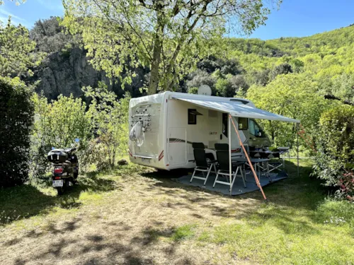 Pitch - Pitch: Car + Tent/Caravan Or Camping-Car + Electricity 16A - image n°1 - Domaine de la Plage