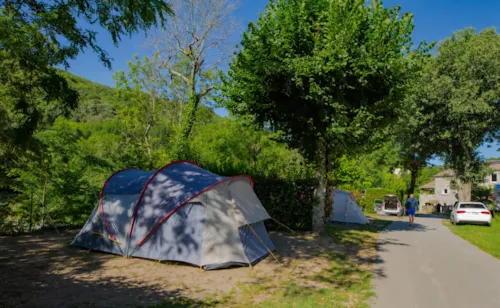 Emplacement - Emplacement Confort Côté Rivière Avec Sanitaire Privé - image n°3 - Domaine de la Plage