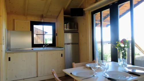 Mietunterkunft - Lodge Feroe 20M² (1 Zimmer) - Klimaanlage - image n°3 - Ushuaïa Villages - Camping Les 4 Saisons ****