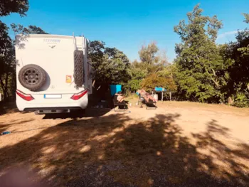 Kampeerplaats(en) - Basisprijs Comfortplaats (1 Tent, Caravan Of Camper / 1 Auto / Elektriciteit 6A) - Ushuaïa Villages Camping les 4 Saisons
