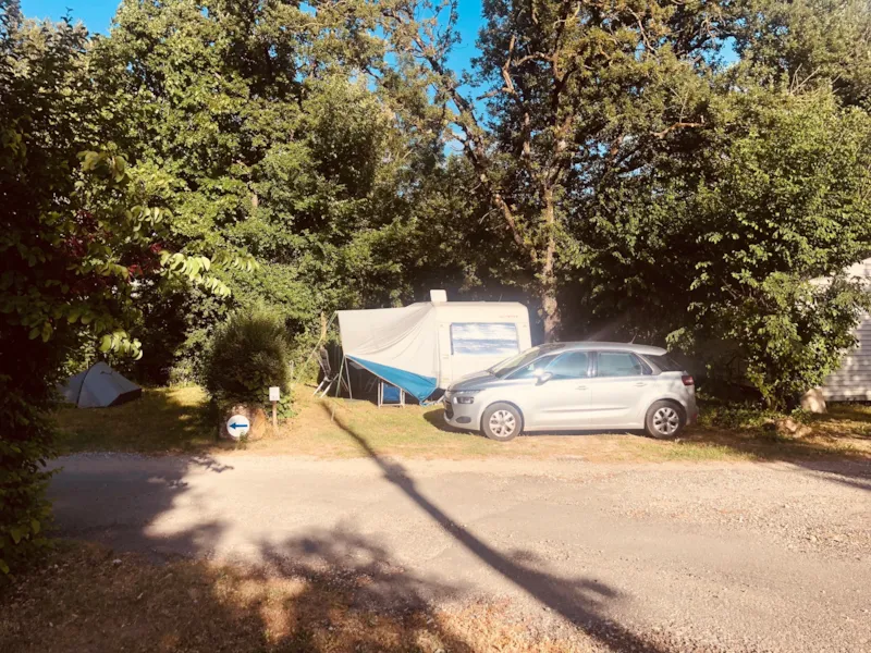 Forfait Confort (1 Tente, Caravane Ou Camping-Car / 1 Voiture / Électricité 6A)