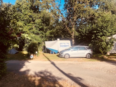 Comfort Package (1 tent, caravan or motorhome / 1 car / electricity 6A)