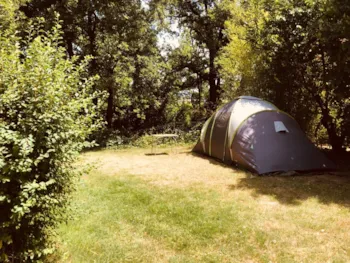 Kampeerplaats(en) - Pakket Wandelaar (Fiets / 1 Tent Zonder Elektriciteit ) - Ushuaïa Villages Camping les 4 Saisons