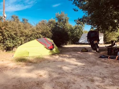 Stellplatz - Pauschale Wanderer (Fahrrad / 1 Zelt Ohne Strom) - image n°2 - Ushuaïa Villages - Camping Les 4 Saisons ****