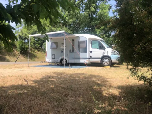 Stellplatz - Stellplatz Confort (Zelt, Wohnwagen, Wohnmobil / 1 Auto / Strom 6A) - image n°4 - Ushuaïa Villages - Camping Les 4 Saisons ****
