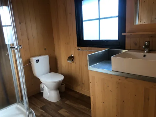 Mietunterkunft - Lodge Feroe 20M² (1 Zimmer) - Klimaanlage - image n°7 - Ushuaïa Villages - Camping Les 4 Saisons ****