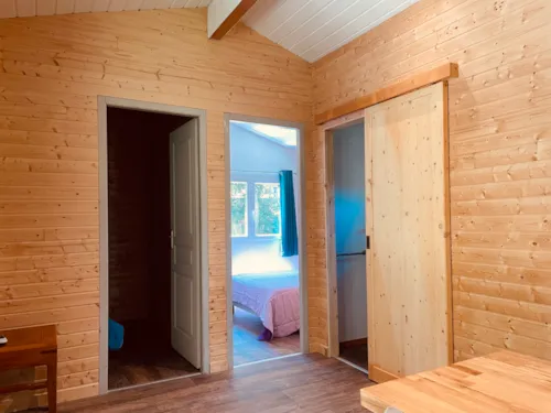 Mietunterkunft - Chalet 35M2 (2 Schlafzimmer) 4 Pers.  - Klimaanlage - image n°7 - Ushuaïa Villages - Camping Les 4 Saisons ****