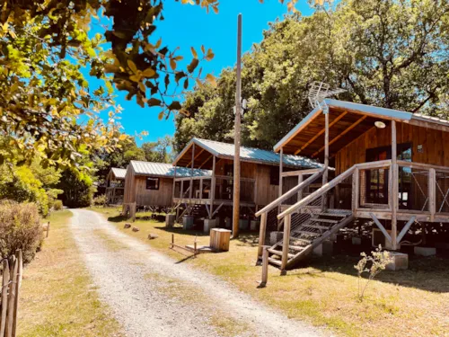 Mietunterkunft - Lodge Feroe 20M² (1 Zimmer) - Klimaanlage - image n°4 - Ushuaïa Villages - Camping Les 4 Saisons ****