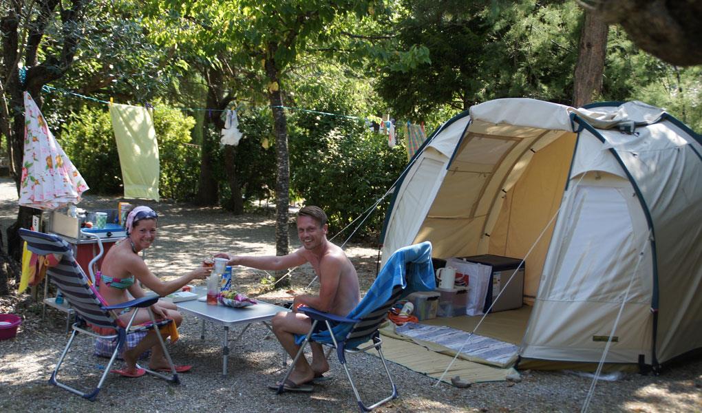 Kampeerplaats - Kampeerplaats 2 Persoons Caravan Og Tent + Voertuig + Elektriciteit 6A - Camping L'Or Vert