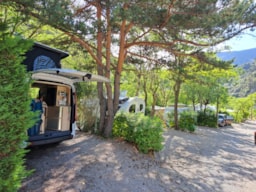 Pitch - Pitch By The River + Electricity - By The River (R) - Camping Le Bivouac de l’Eygues