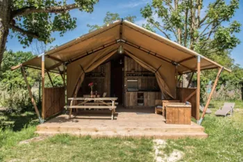 Mietunterkunft - Tente Lodge Luxe 2 Zimmers - GERVANNE CAMPING