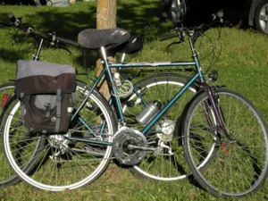 Emplacement - Solo randonneur ou cycliste : accès  espace bivouac partagé - Camping La Ferme de Clareau