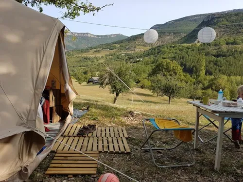 Huuraccommodatie(s) - Lodge Glamping Belle Etoile - Travel Light: Bed Opgemaakt En Handdoeken Aanwezig - image n°1 - Camping La Ferme de Clareau