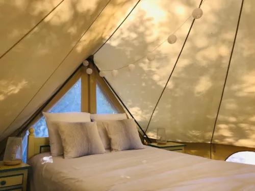 Huuraccommodatie(s) - Lodge Glamping Belle Etoile - Travel Light: Bed Opgemaakt En Handdoeken Aanwezig - image n°6 - Camping La Ferme de Clareau