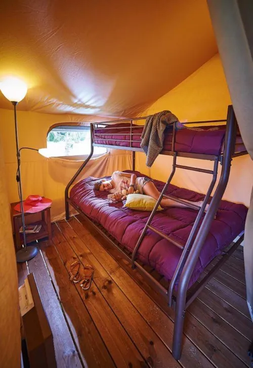 Huuraccommodatie(s) - Tent Lodge Kenya Confort 34M² - 2 Slaapkamers + Overdekt Terras 11M² (Met Privé Sanitair) - image n°5 - Flower Camping LES TRUFFIERES