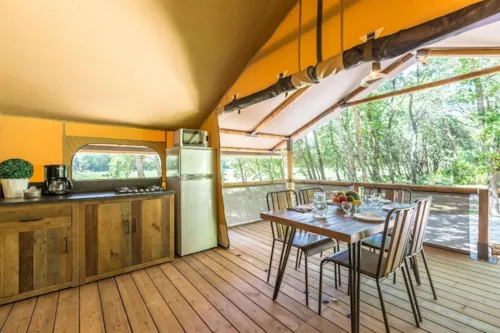 Huuraccommodatie(s) - Tent Lodge Kenya Confort 34M² - 2 Slaapkamers + Overdekt Terras 11M² (Met Privé Sanitair) - image n°2 - Flower Camping LES TRUFFIERES