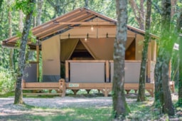 Huuraccommodatie(s) - Tent Lodge Kenya Confort 34M² - 2 Slaapkamers + Overdekt Terras 11M² (Zonder Privé Sanitair) - Flower Camping LES TRUFFIERES