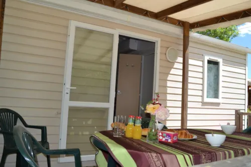 Location - Mobil Home Domino Standard 24M² - 2 Chambres + Tv + Terrasse Semi-Couverte 10M² - image n°3 - Flower Camping LES TRUFFIERES