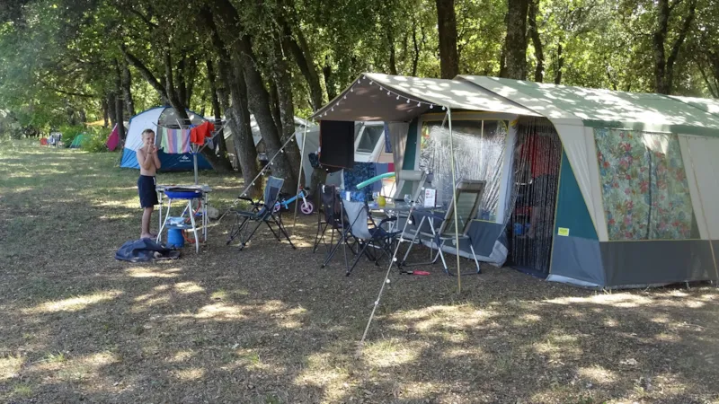 Forfait Privilège Avec Vue - Numéro F (1 Tente, Caravane Ou Camping-Car / 1 Voiture / Élec 10A)